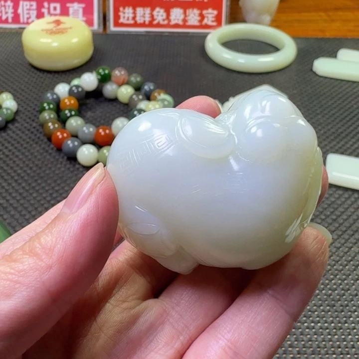 懒***.和田玉未镶嵌颈饰