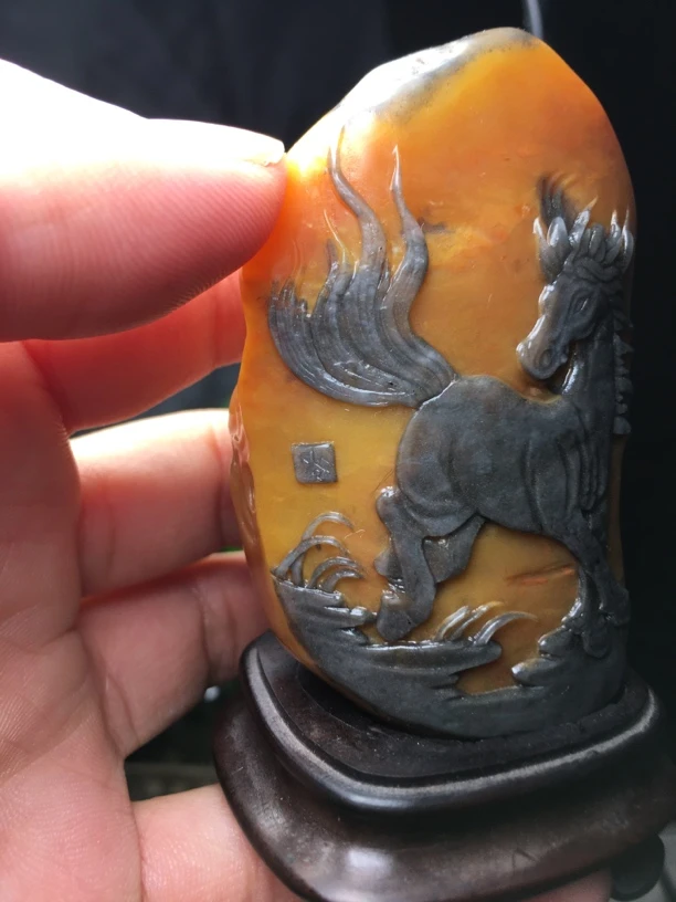 寿山乌鸦皮牛蛋石马到成功，高8宽4.5厚3