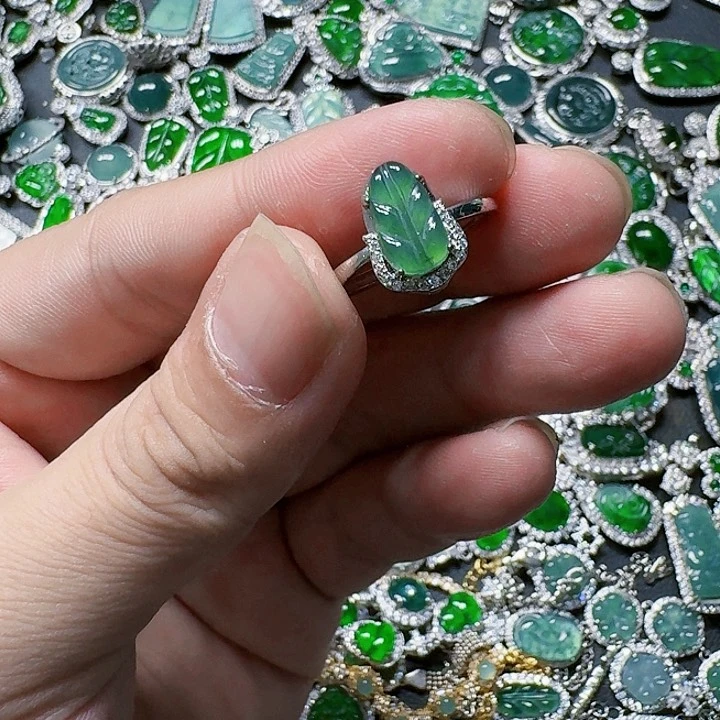 翡翠颈饰未镶嵌天然A货翡翠放漏