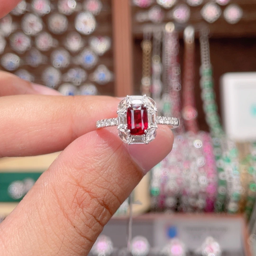 18K金镶嵌红宝石戒指1.01ct 无烧鸽血