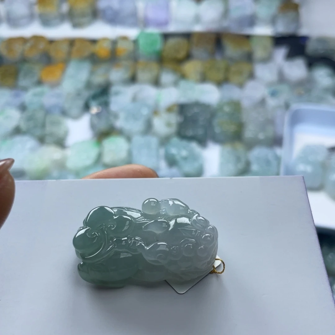 翡翠未镶嵌颈饰貔貅