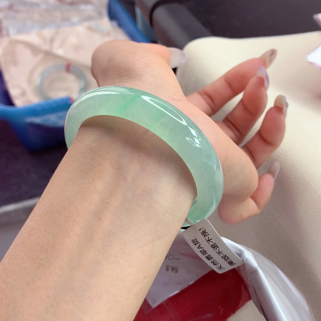 未镶嵌手镯翡翠56.5冰感十足，冰甜绿，小柒力推
