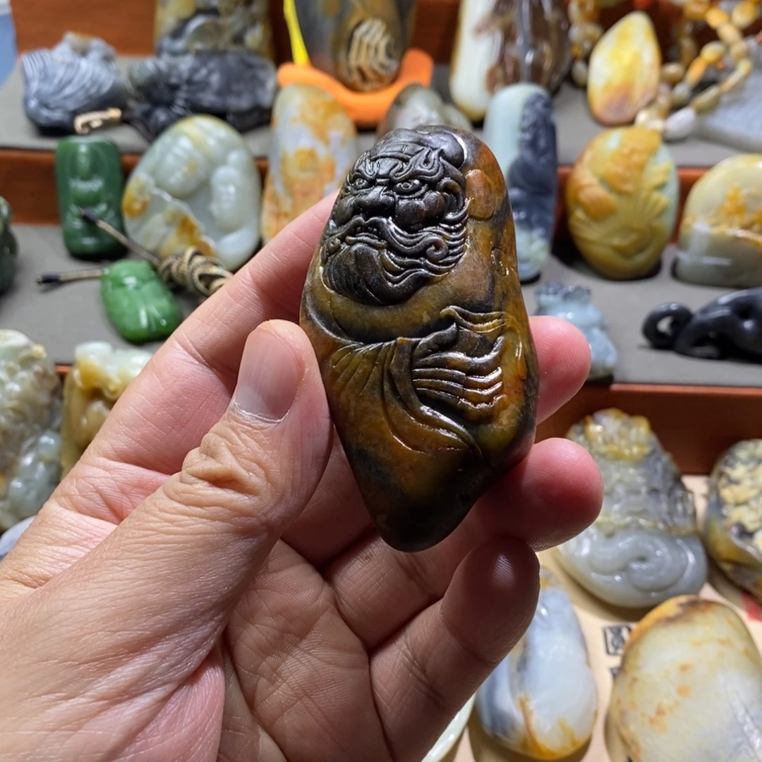 彪***哥和田玉未镶嵌把件