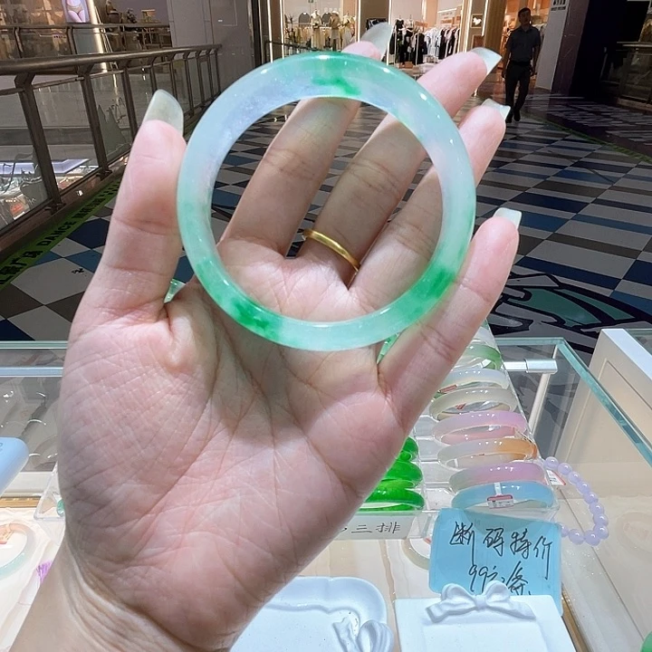 翡翠手镯未镶嵌翡翠手镯