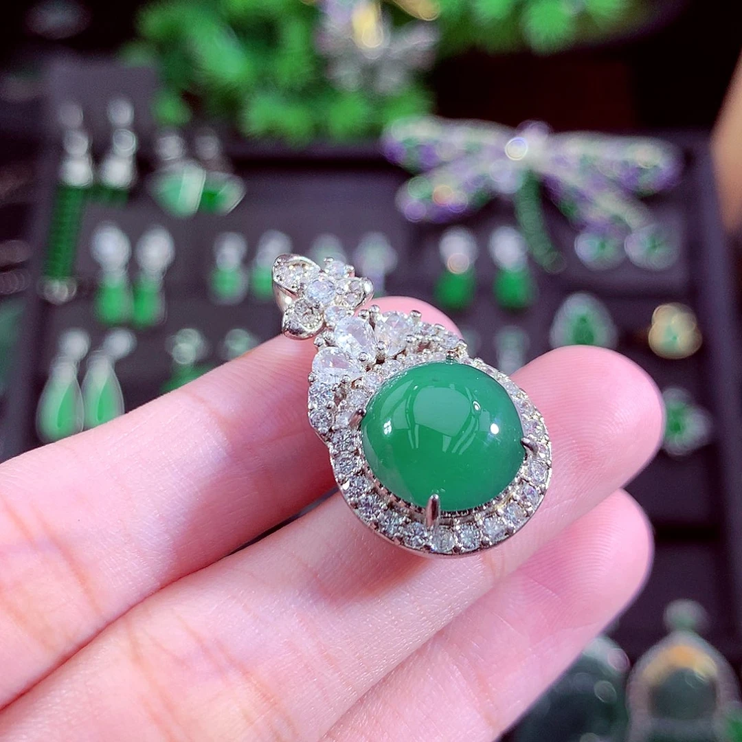 颈饰未镶嵌翡翠天然