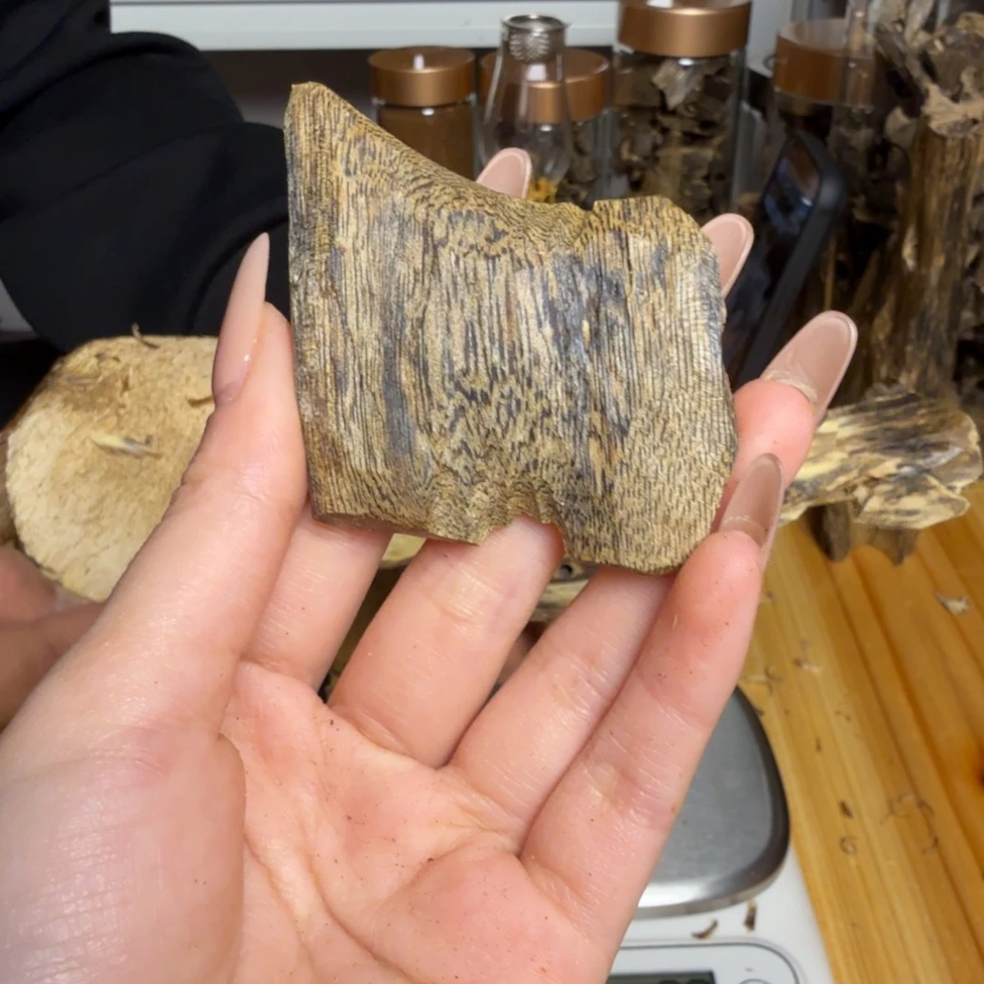 沉香蓝宝石颗粒12克