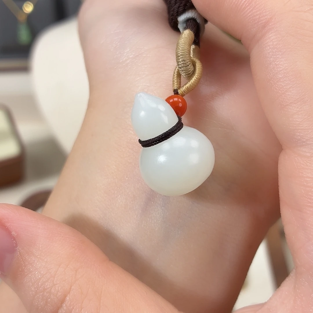 和田玉18K金镶嵌颈饰