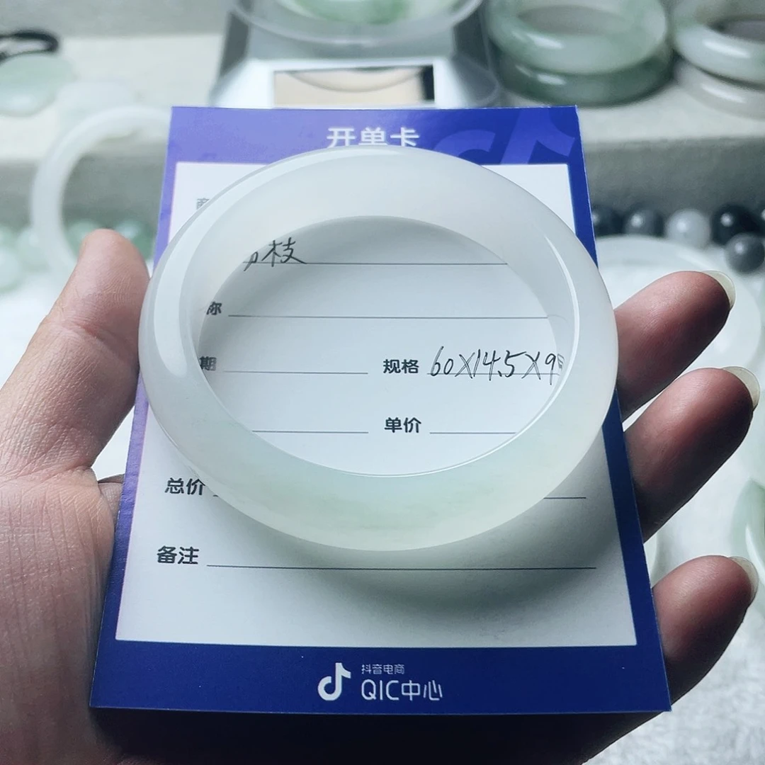 石英质玉手镯未镶嵌荔****e