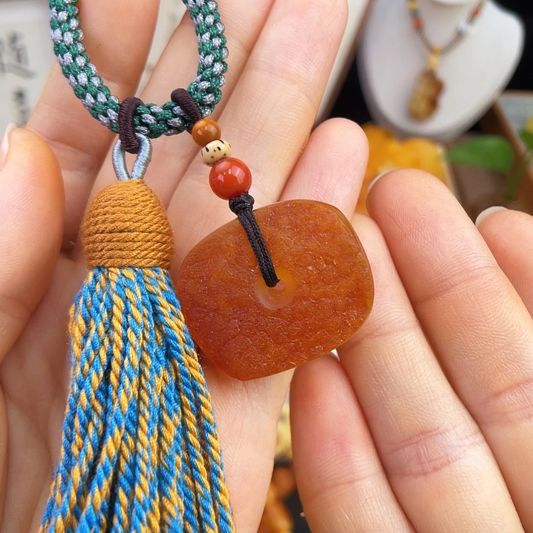 未镶嵌琥珀珠宝奇石