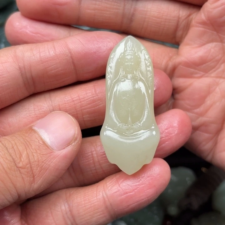 和田玉吊坠未镶嵌唐****蹬