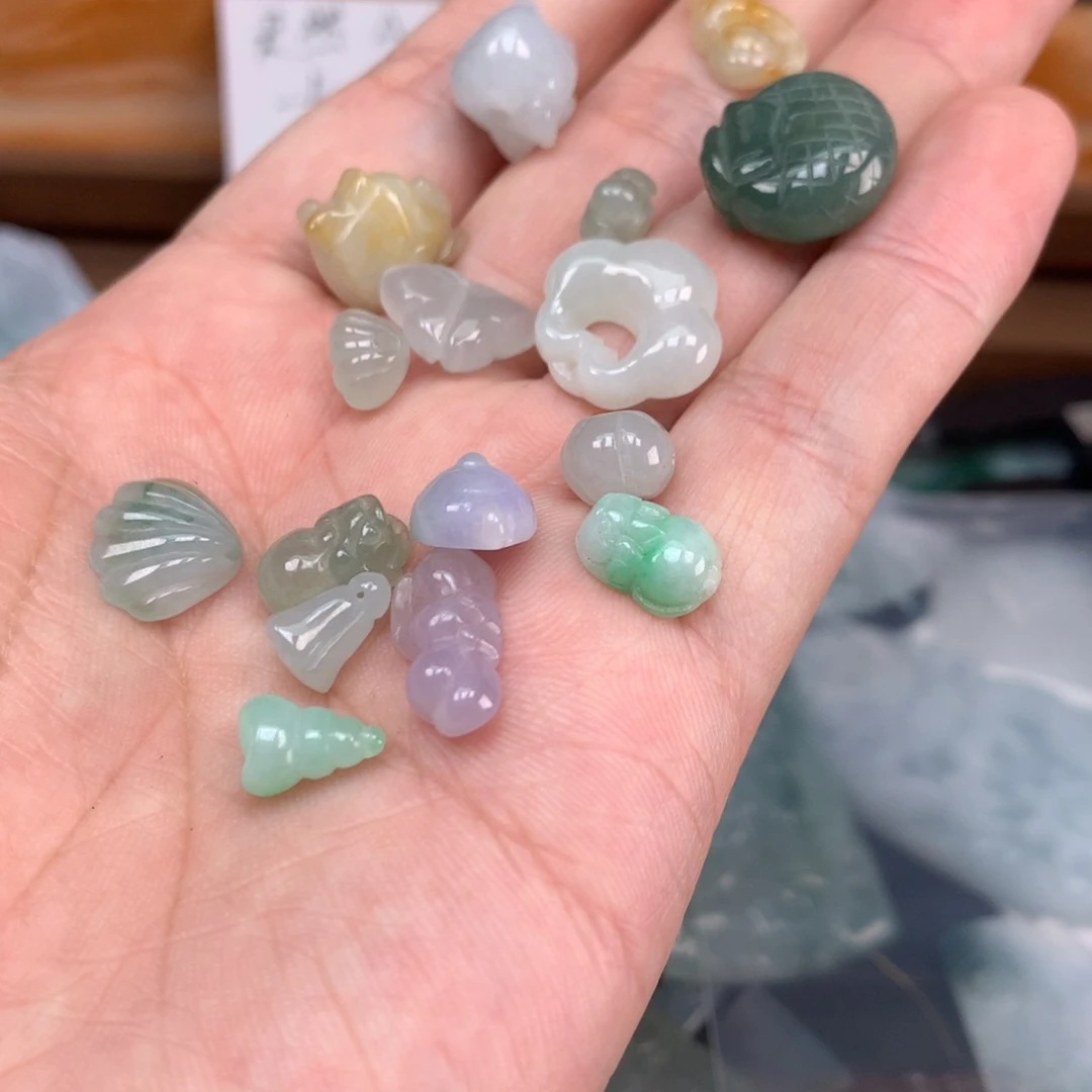 翡翠未镶嵌颈饰福利