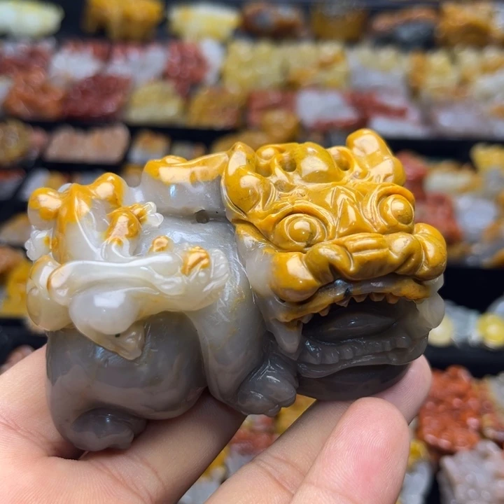 未镶嵌石英质玉（黄龙玉）颈饰