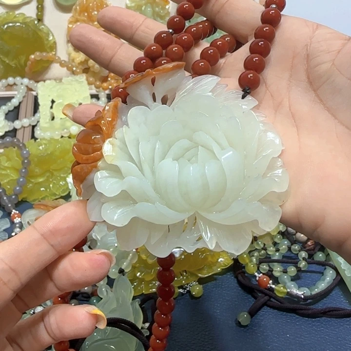 未镶嵌蛇纹石玉吊坠