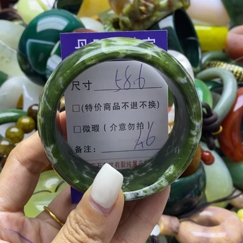 蛇纹石玉手镯未镶嵌
