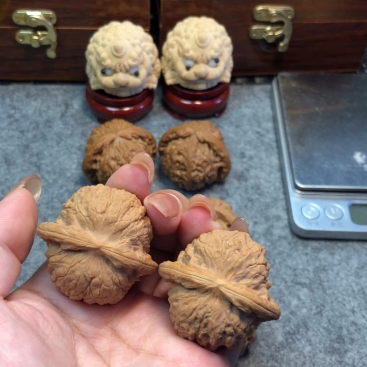 桃核把件40血麒麟。