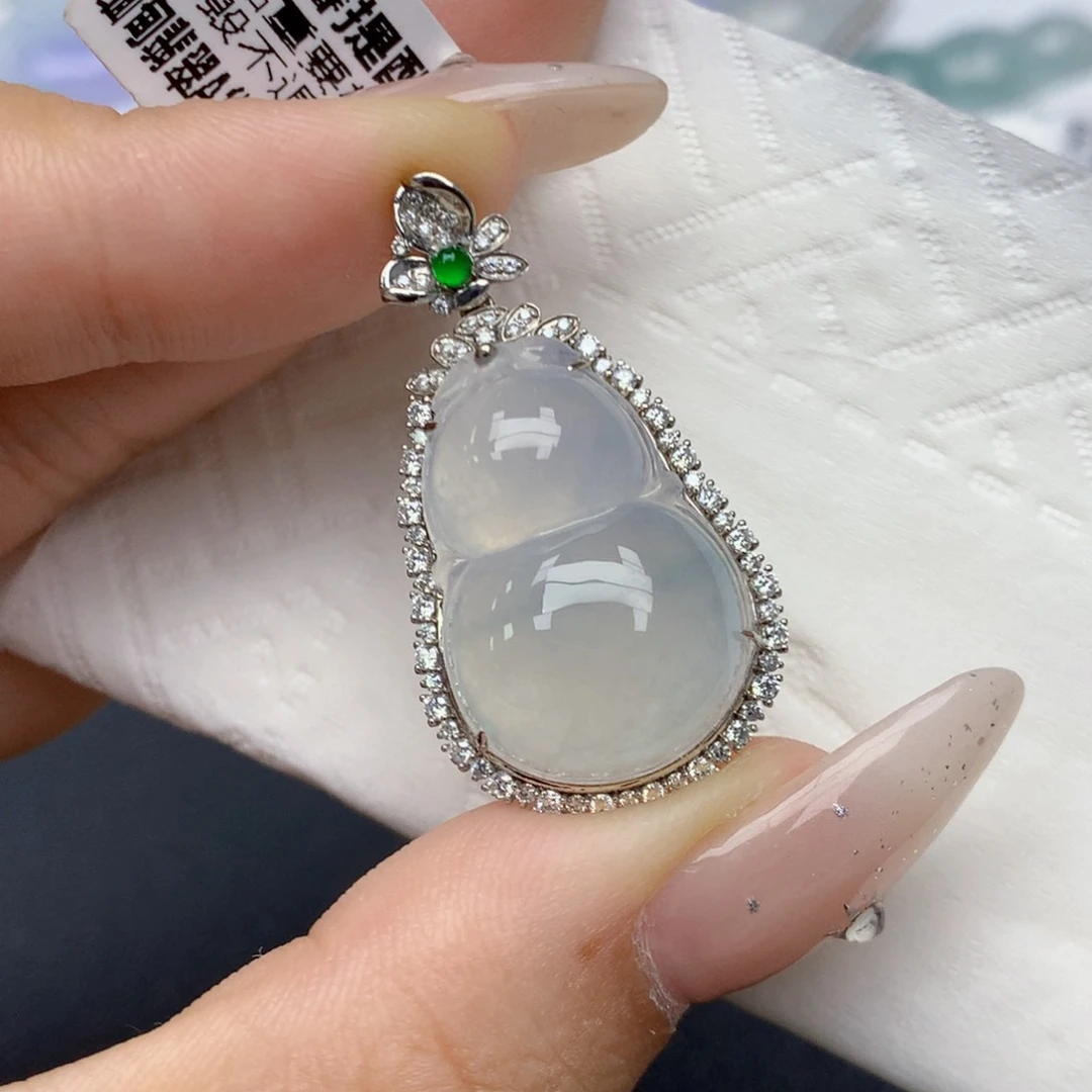 颈饰18K金镶嵌翡翠