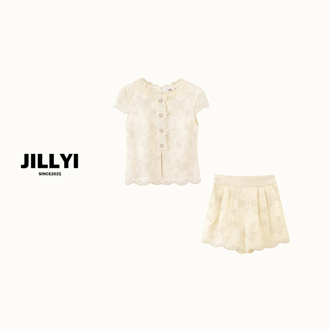 JILLYI珠海店【蕾丝玉兰】米白色编制花朵T恤+米白色短裤轻奢套装