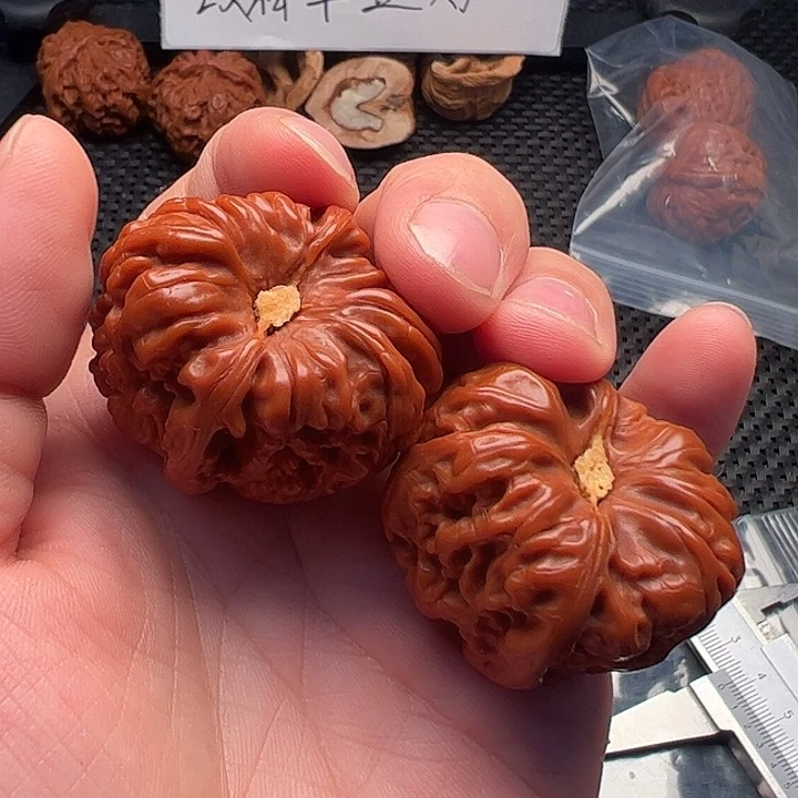 文玩核桃把件平谷凹底