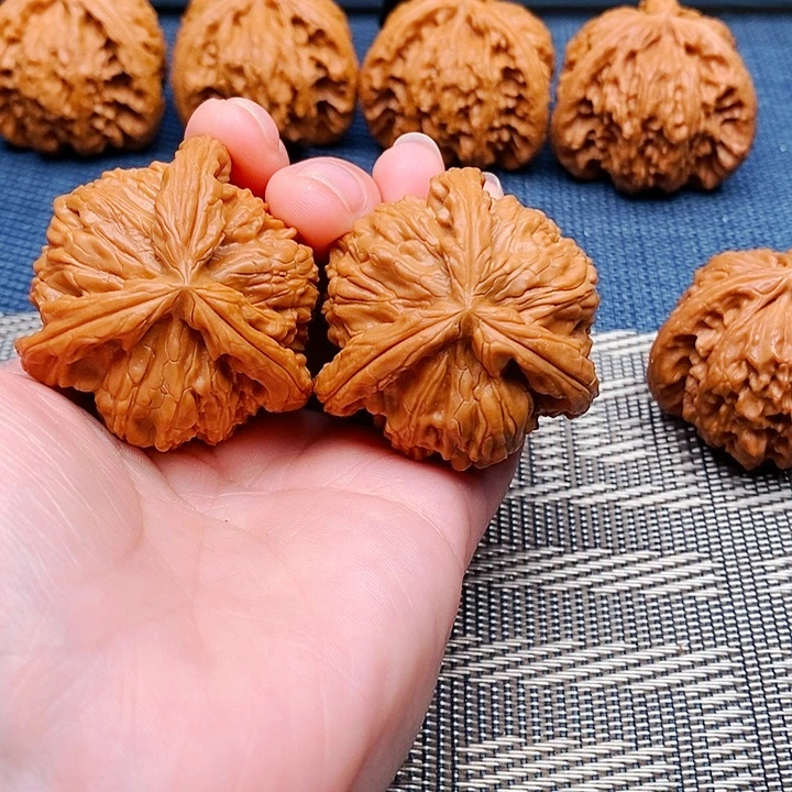 神***人文玩核桃吊坠三棱