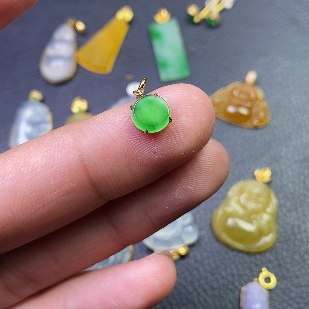 颈饰18K金镶嵌翡翠