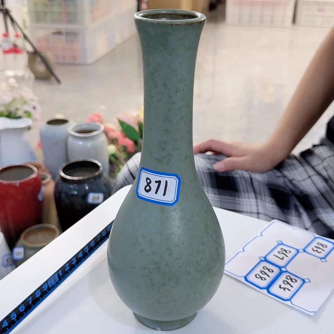 871号陶瓷高25厘米瑕疵一个