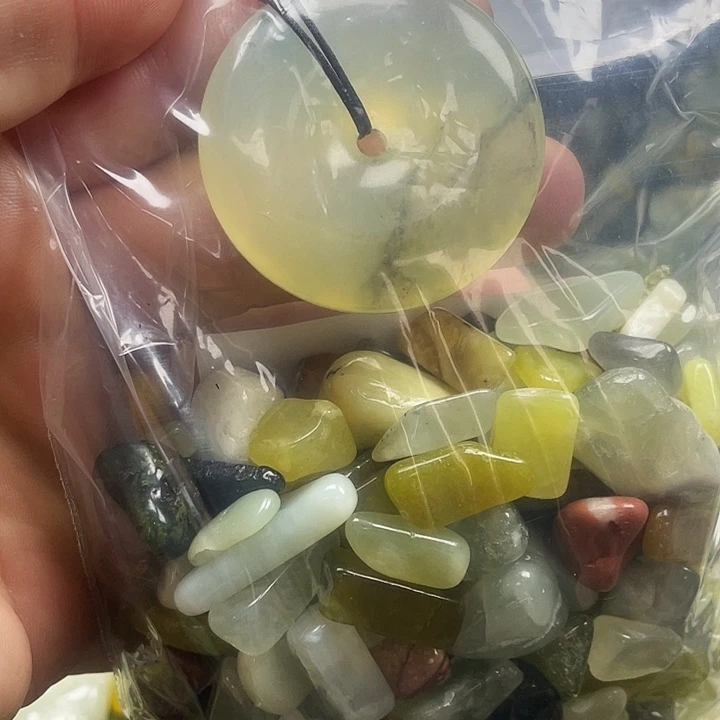 蛇纹石玉未镶嵌珠宝奇石