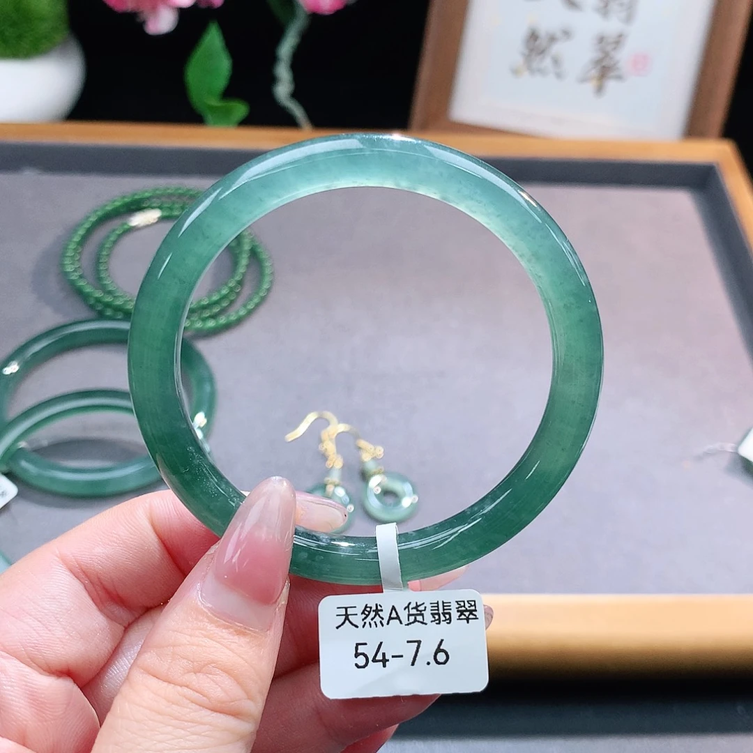 未镶嵌手镯（圆镯）翡翠