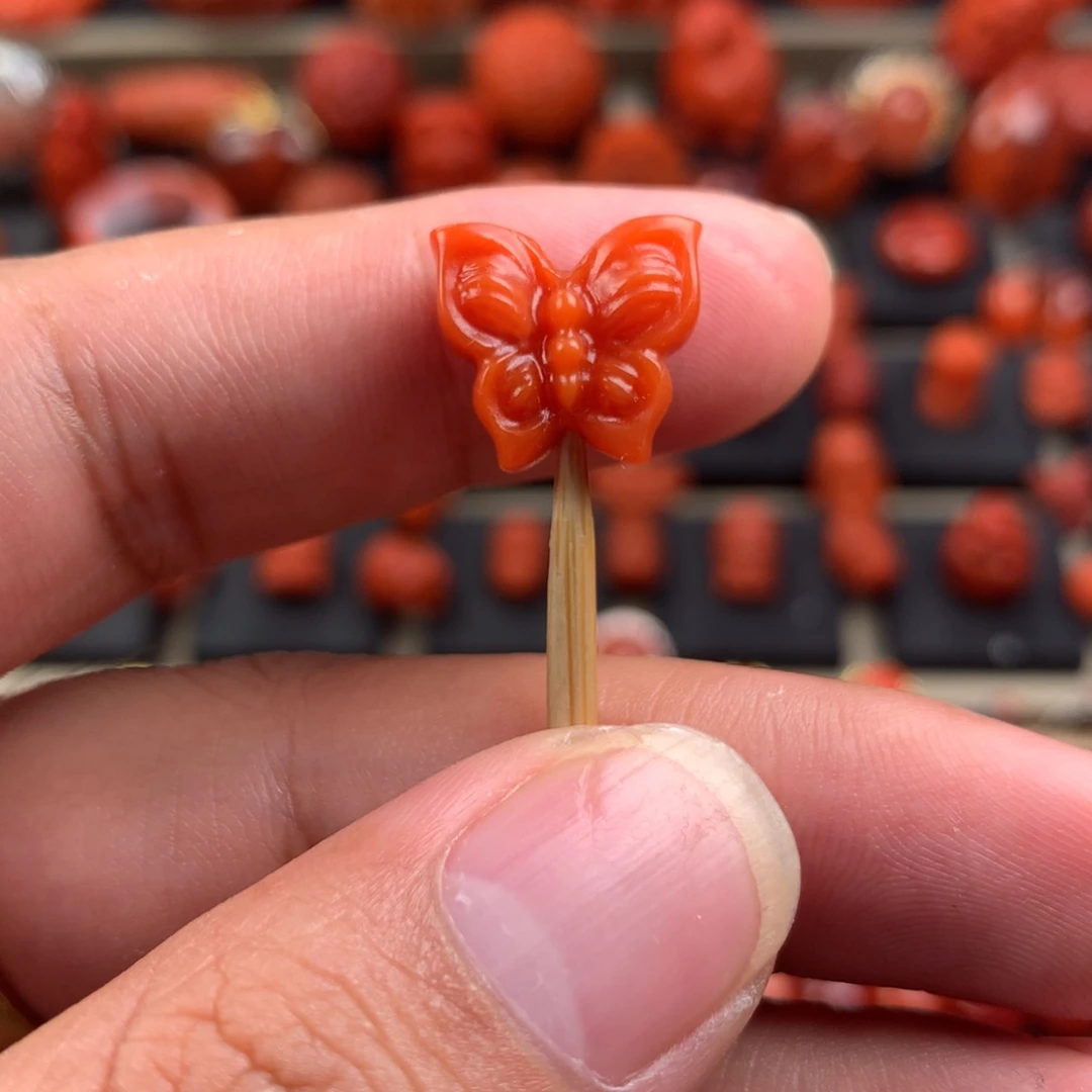 南红玛瑙蝴蝶未镶嵌