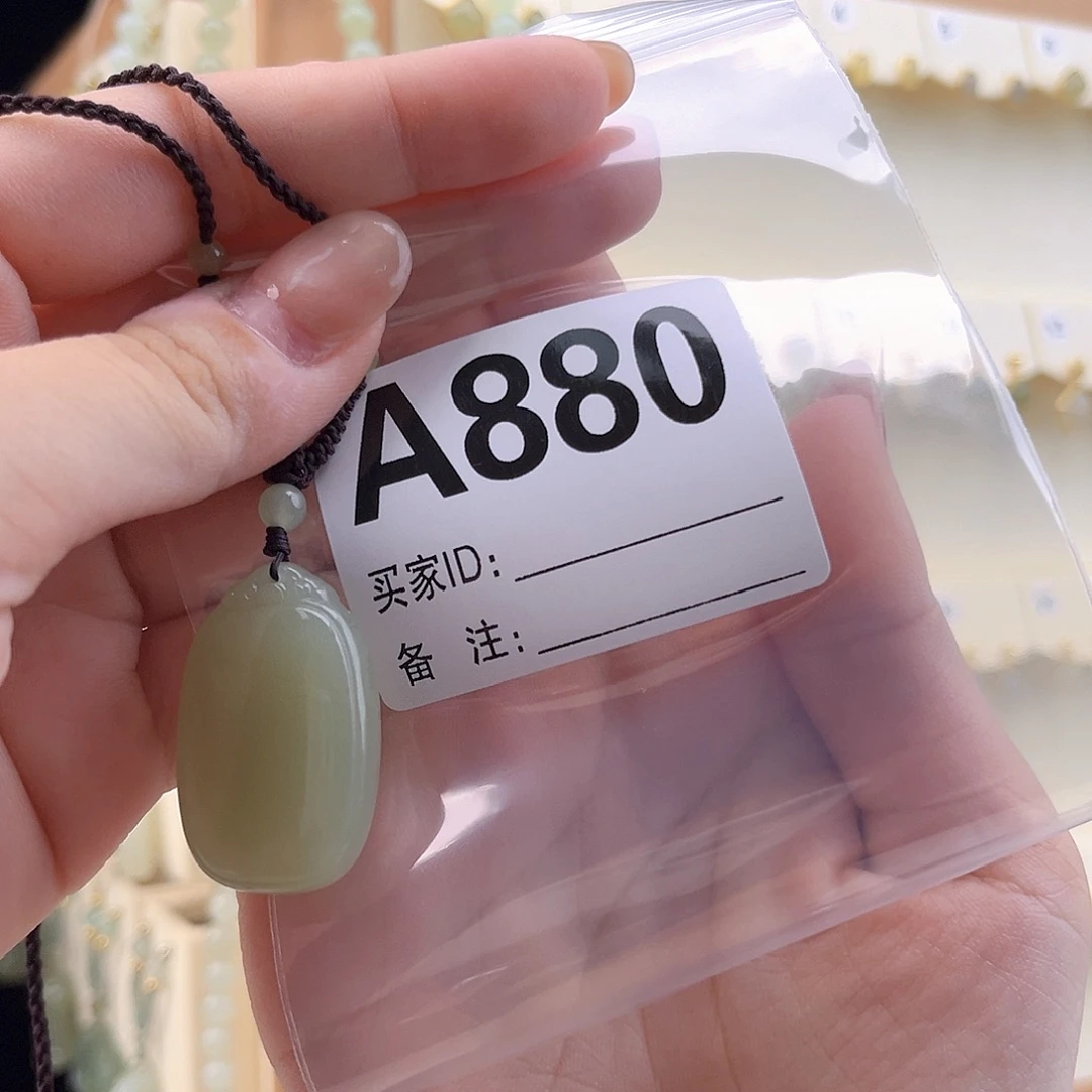 小***️和田玉未镶嵌颈饰