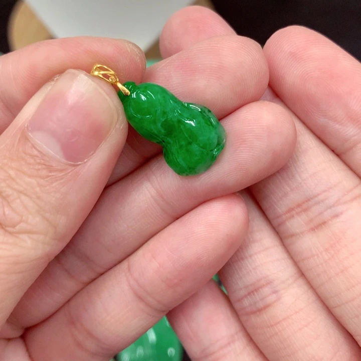 颈饰18K金镶嵌翡翠