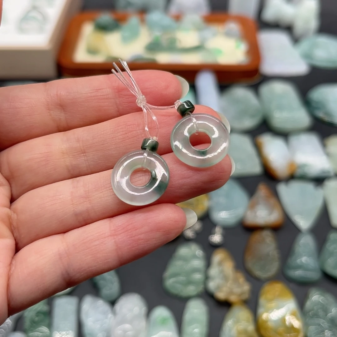 翡翠未镶嵌颈饰甜甜圈