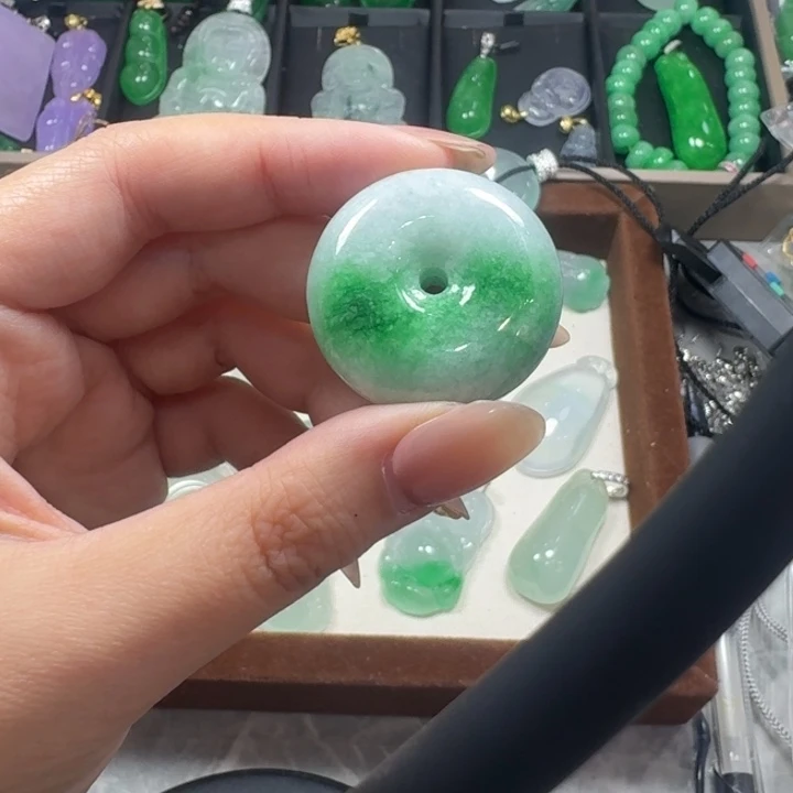 翡翠未镶嵌颈饰11