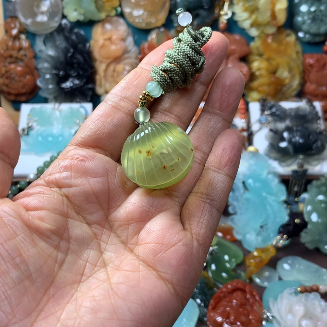 蛇纹石玉未镶嵌挂坠