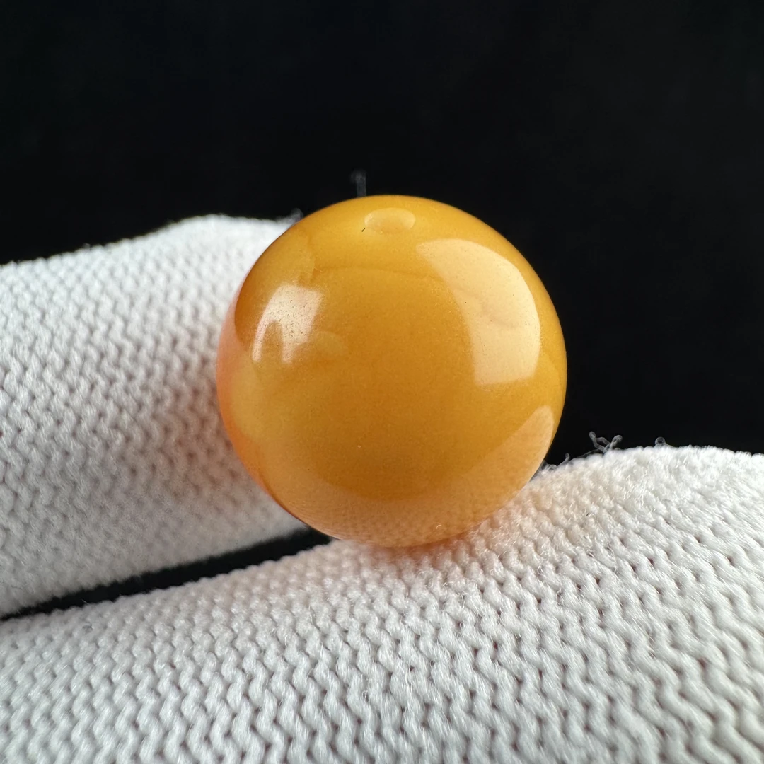 D2562瑕疵特价蜜蜡 鸡油黄单珠14.9mm实物拍摄一物一图