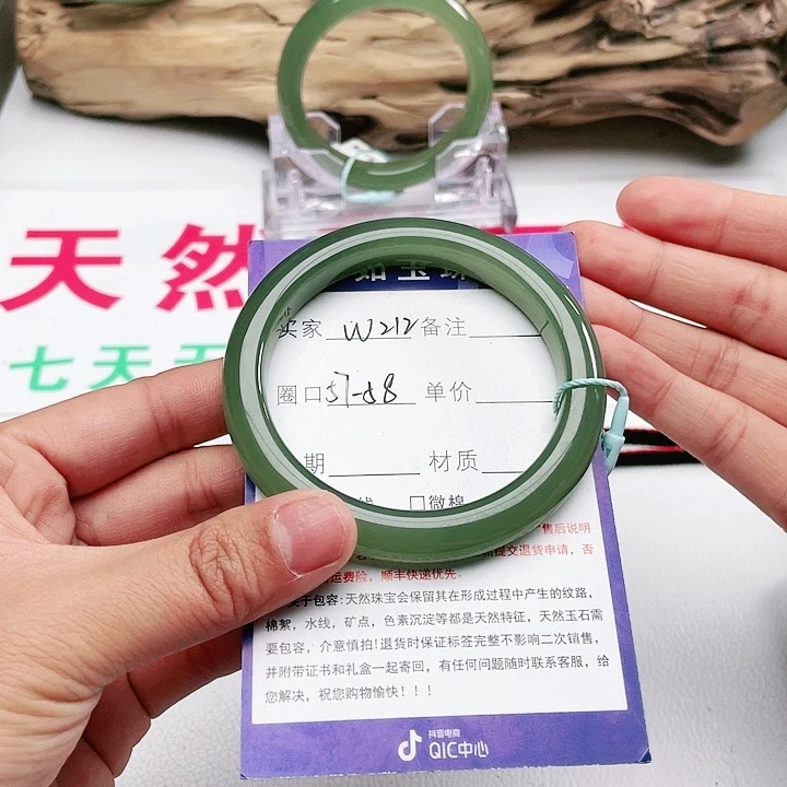 和田玉手镯未镶嵌独*者