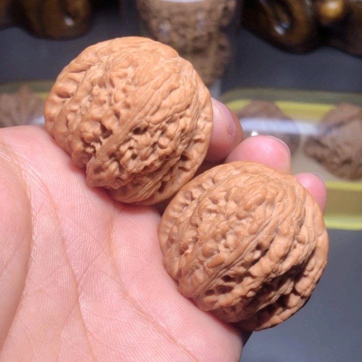 文玩核桃把件36.5绣球