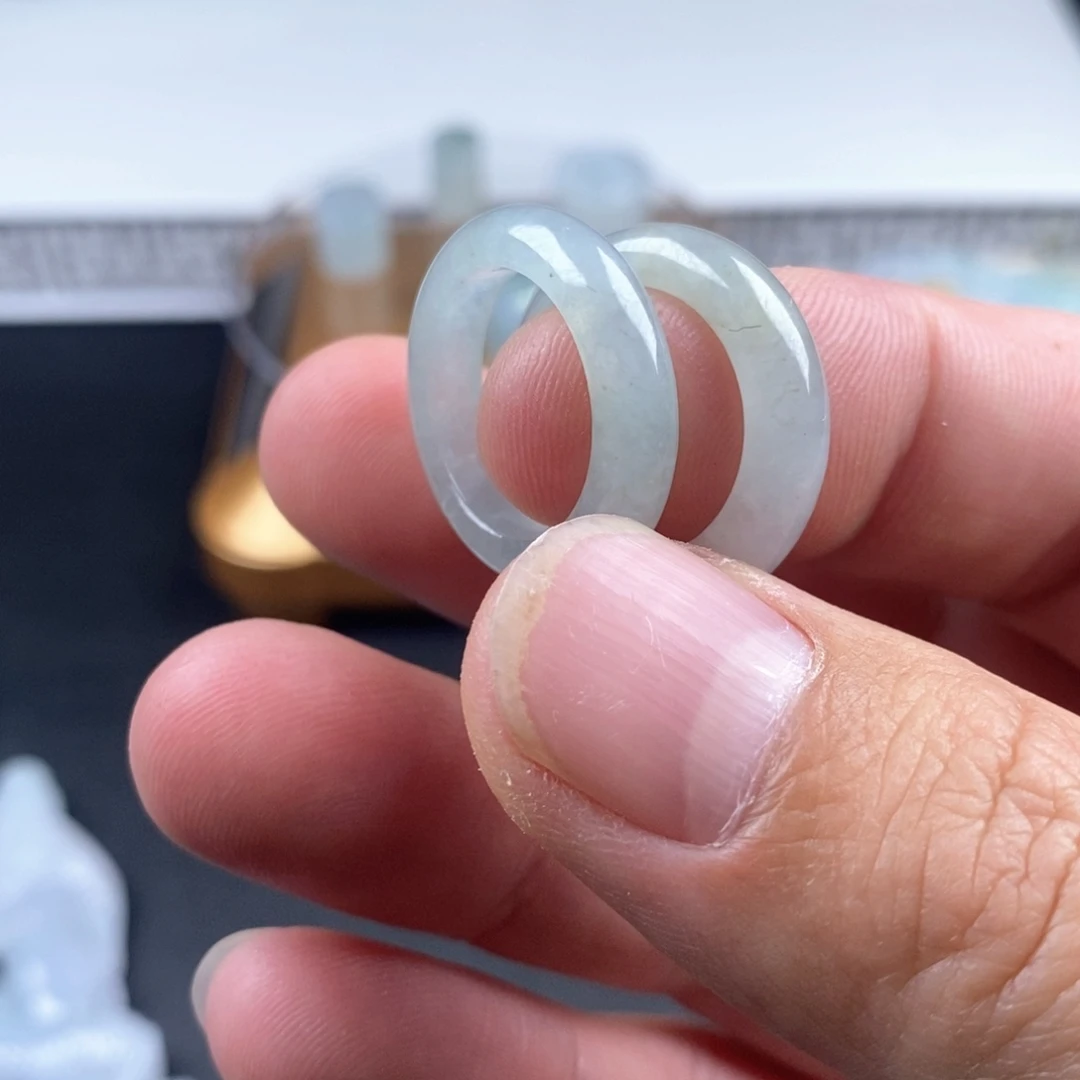 雨***妞翡翠未镶嵌吊坠(不含链)