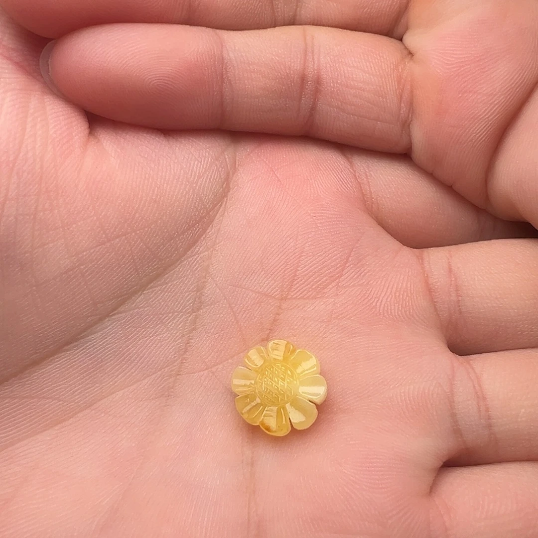 蜜蜡未镶嵌颈饰太阳花提溜
