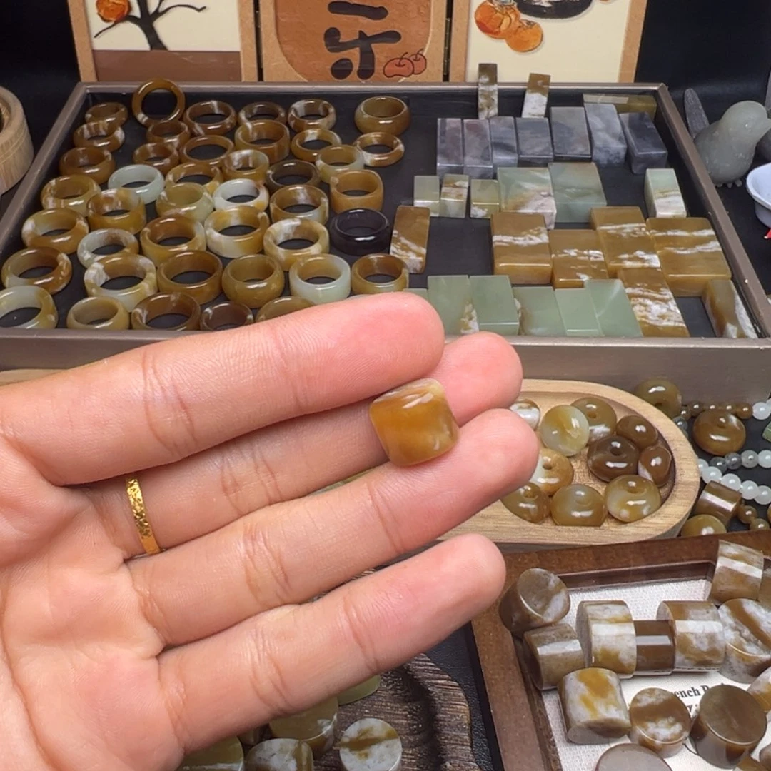 冉***再和田玉（糖玉）未镶嵌珠宝奇石墩子12