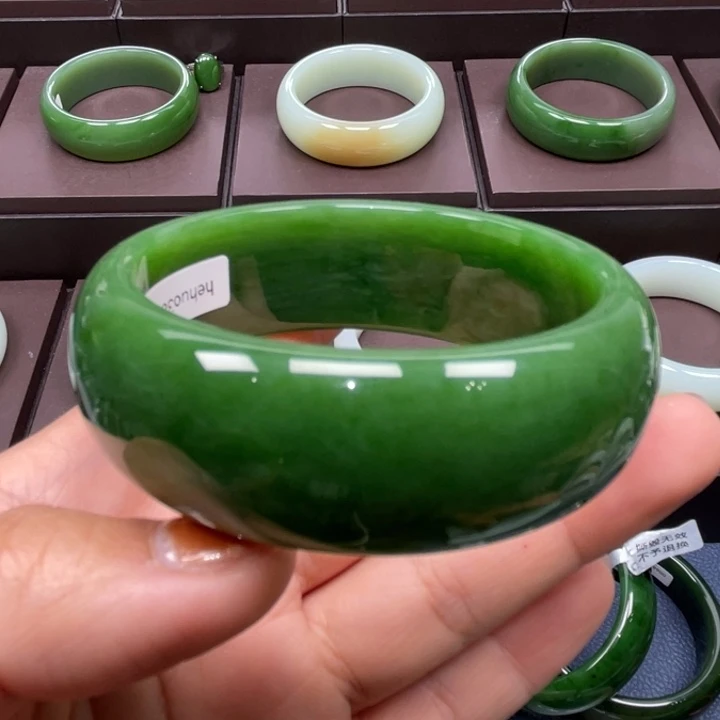 和田玉未镶嵌手镯