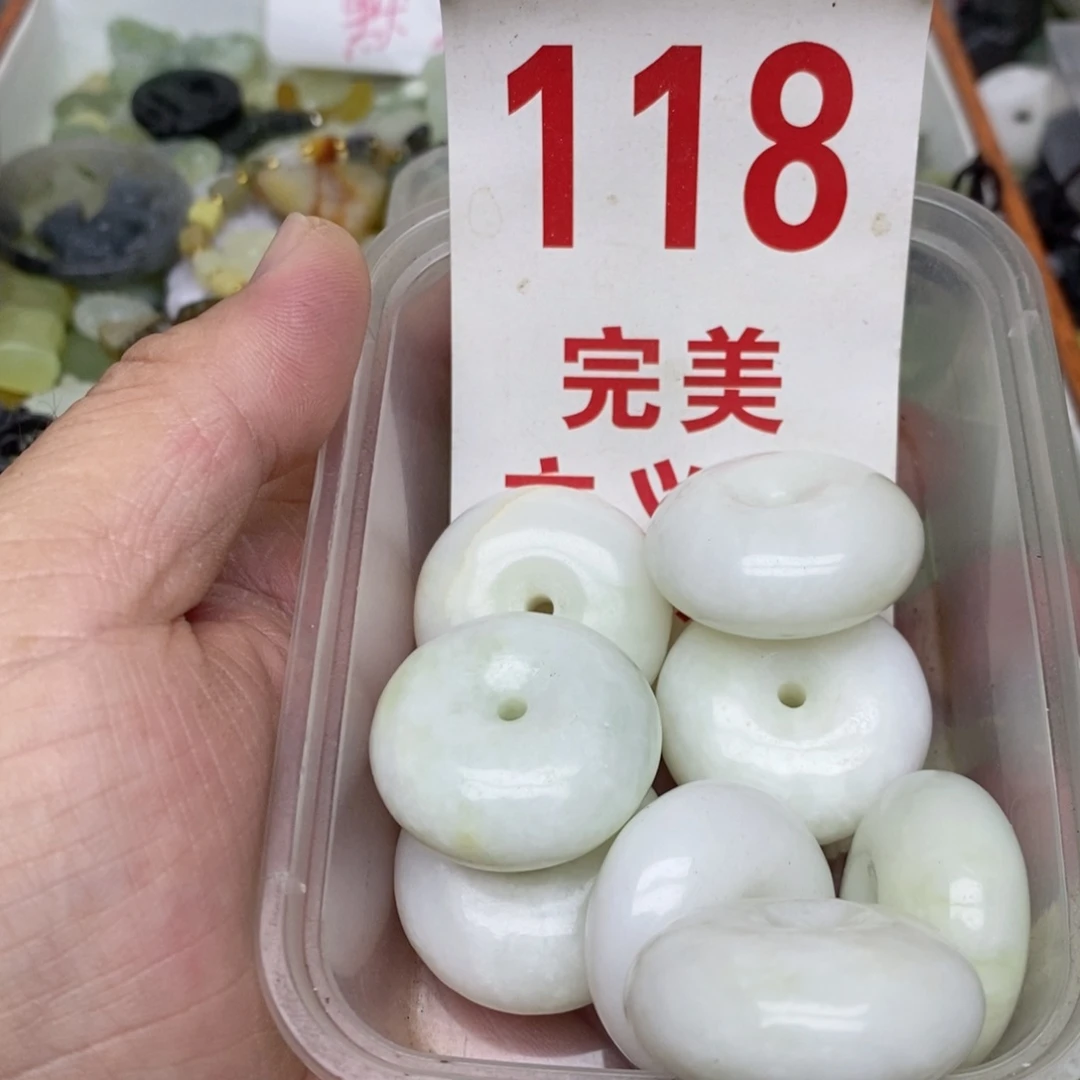 蛇纹石玉未镶嵌挂坠