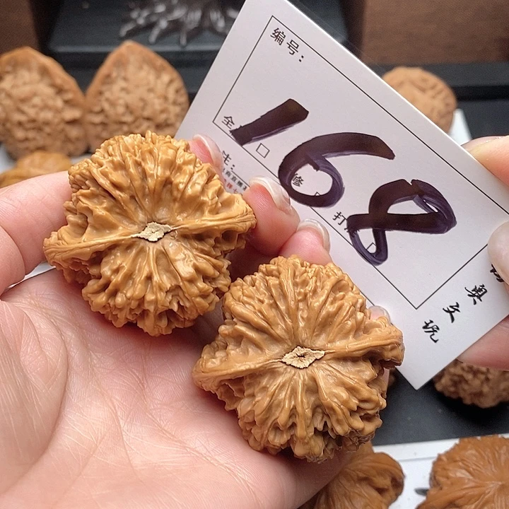 满***何吊坠文玩核桃168号 47尺 满天星