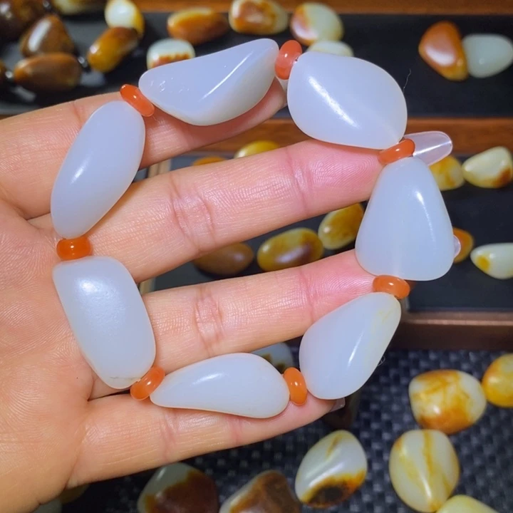 和田玉未镶嵌手串