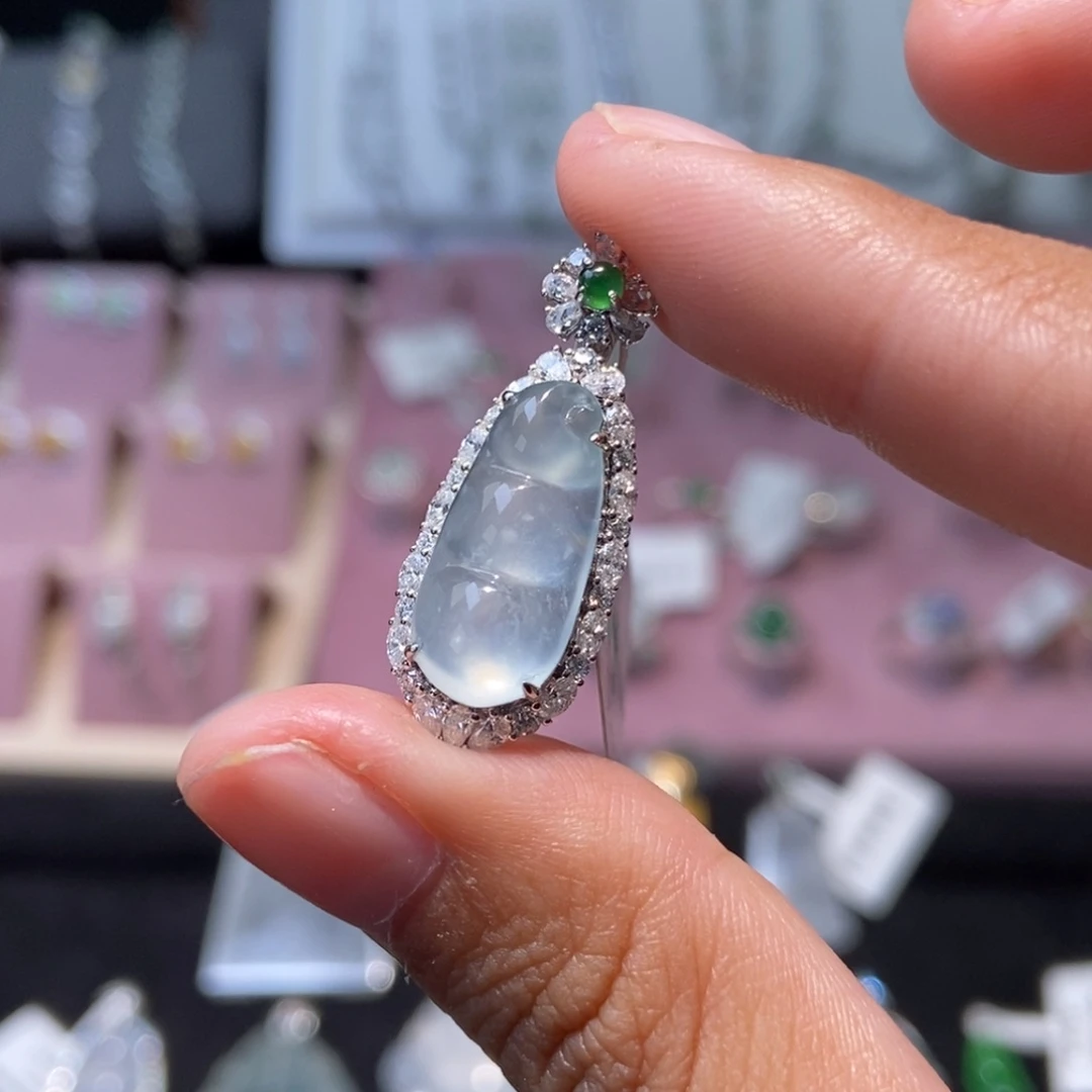 翡翠18K金镶嵌颈饰纯天然缅甸翡翠A货福豆