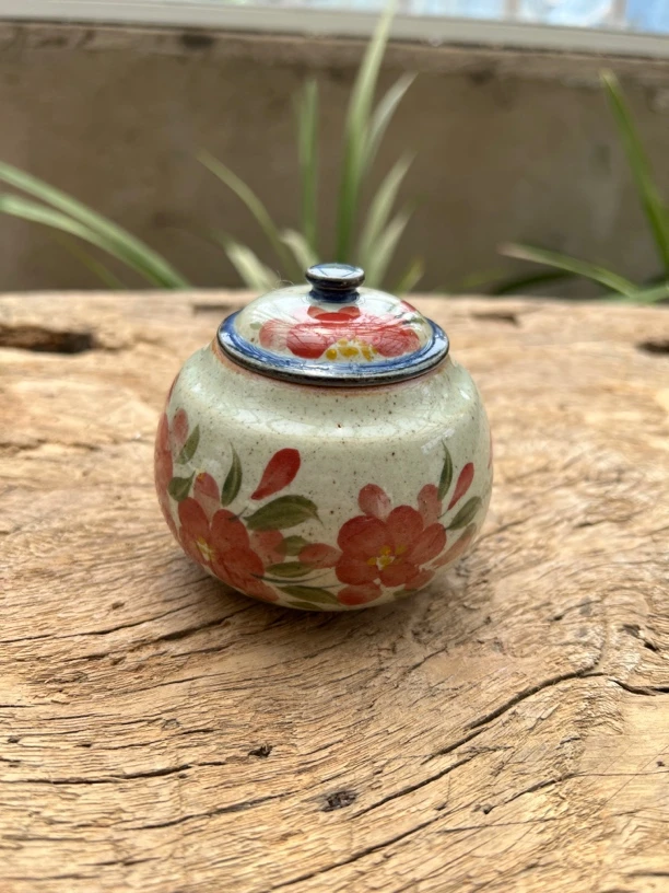 【近山古美】高温手绘釉下红绿彩小可爱红花茶罐