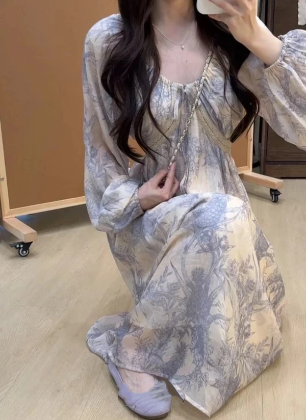 法式连衣裙显瘦裙子意式长袖碎花秋季圆领甜美长裙