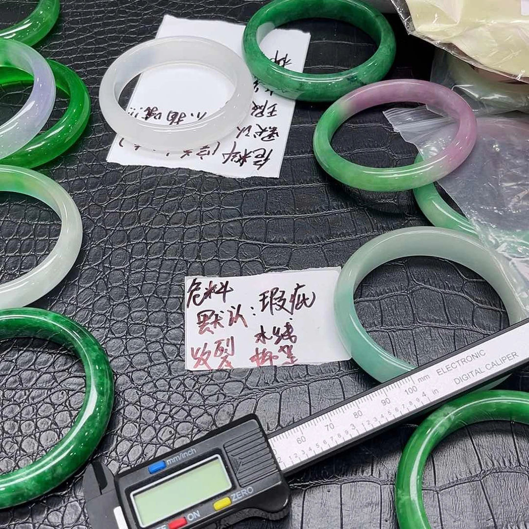 翡翠手镯未镶嵌放拍链接