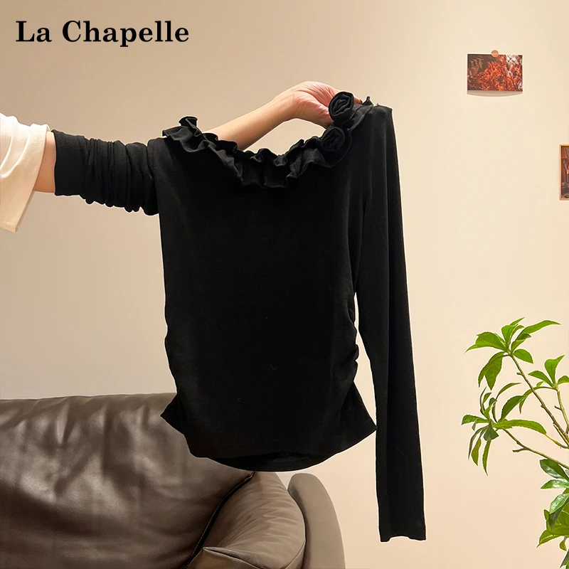 拉夏贝尔纯欲风一字领露肩上衣女秋冬季时尚荷叶边褶皱收腰打底衫