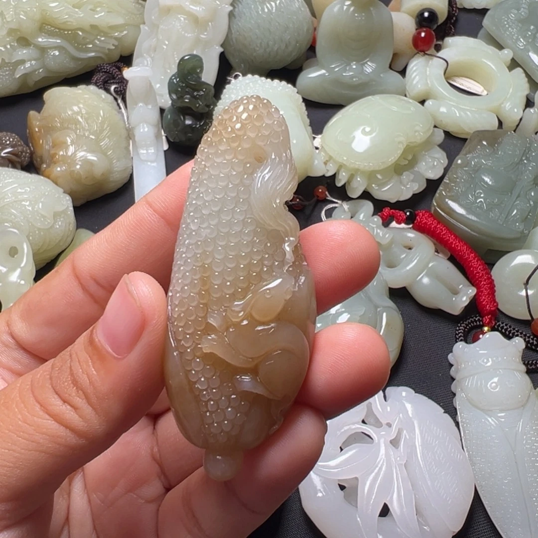 牧***人和田玉未镶嵌颈饰