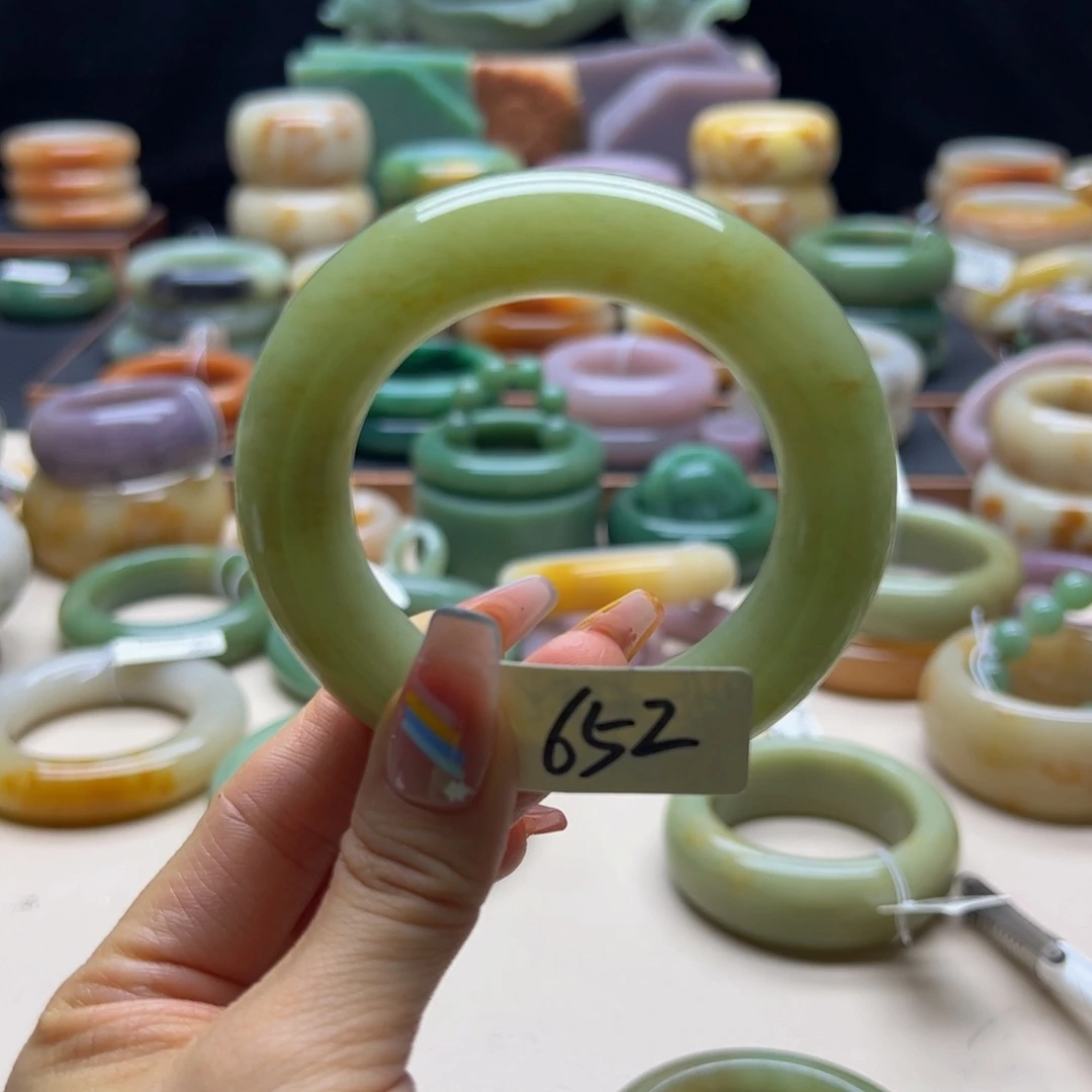 石英质玉未镶嵌手镯